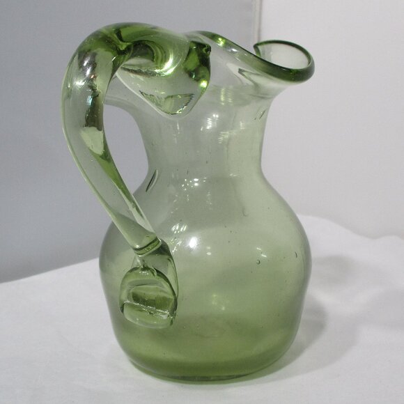 Vintage Handblown Green Art Glass Colonial  Mini Pitcher Creamer 5" - Picture 2 of 11